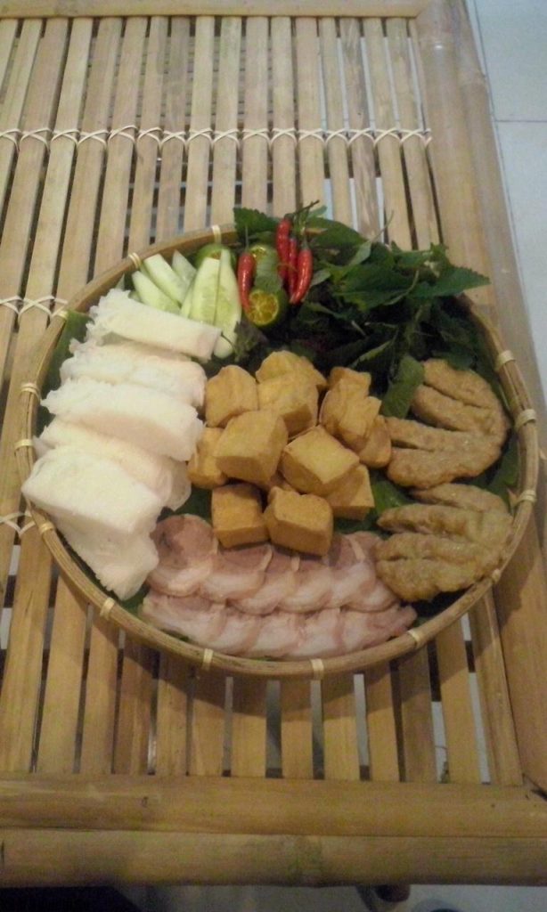 Cùng thưởng thức tại quán bún đậu mắm tôm Hùng Cường hình 3 cung-thuong-thuc-tai-quan-bun-dau-mam-tom-hung-cuong-hinh-3