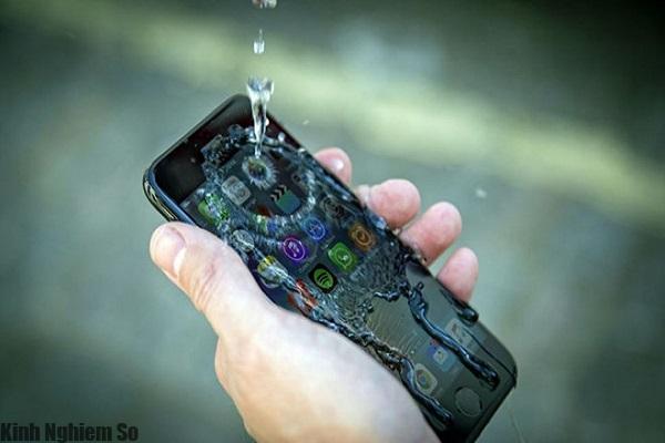 Trong tương lai màn hình của iPhone vẫn nhận ra cử chỉ khi bị ướt.