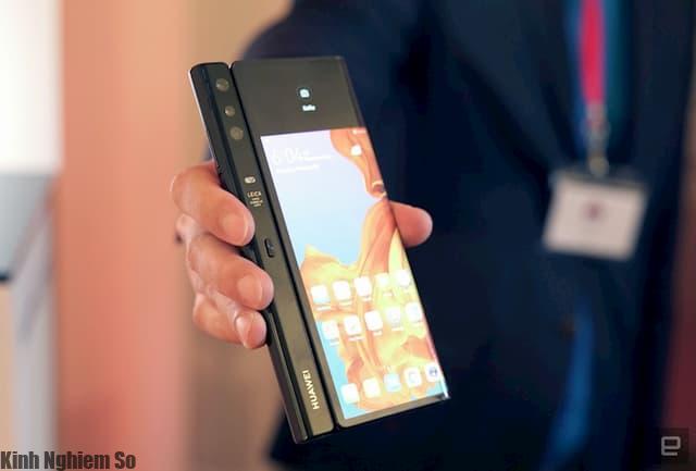 Smartphone màn hình gập Mate X huewei được bán từ tháng 6