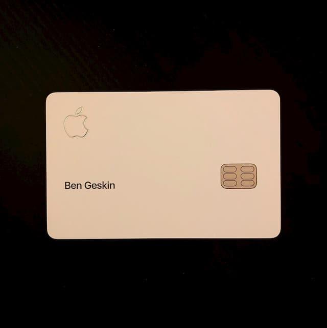Mặt trước của thẻ tín dụng Apple Card