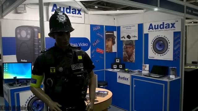 Camera đeo cổ cho CSGT mới Camera đeo cổ cho CSGT mới