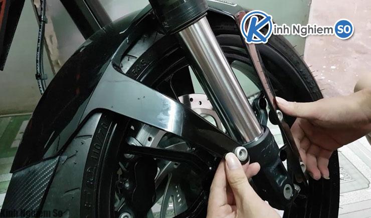 Kiểm tra bảo dưỡng xe máy định kỳ giảm xóc xe Kiem tra dinh ky giam xoc xe may
