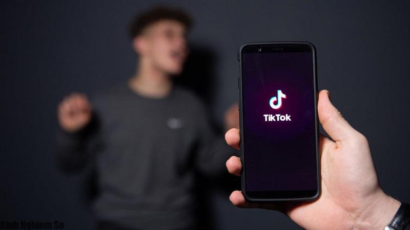 Tiktok thành ứng dụng có doanh thu cao nhất thế giới, vượt mặt YouTube