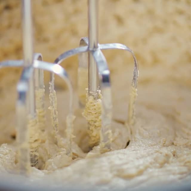 Cách làm bánh bông lan hạnh nhân bằng nồi chiên không dầu