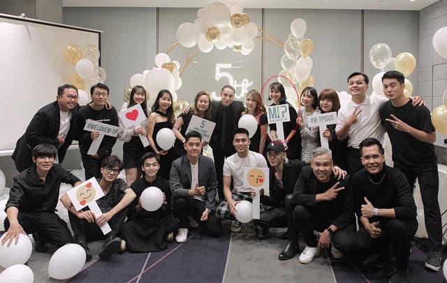 Who is Hai Tu in the photo to celebrate the 5th anniversary of the establishment of Son Tung company?